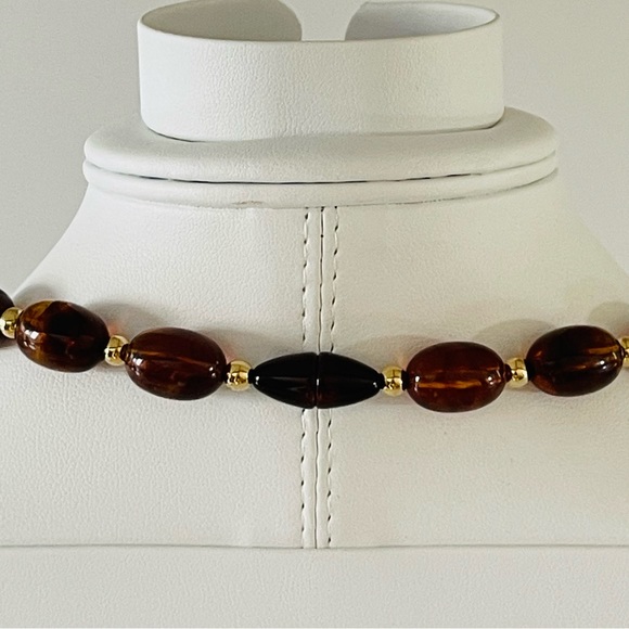 Avon, Vintage 80's Turtle Bay Tortoise and Gold Tone Beaded Necklace - Picture 10 of 13